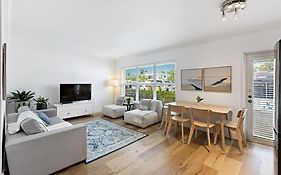 Beach Apt With Waterview In Las Olas Blvd